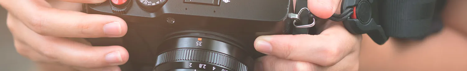 Aloittelijan kamera. Järjestelmäkameraa voidaan laajentaa ja päivittää jatkuvasti, joten se on hyvä valinta aloittelijalle.